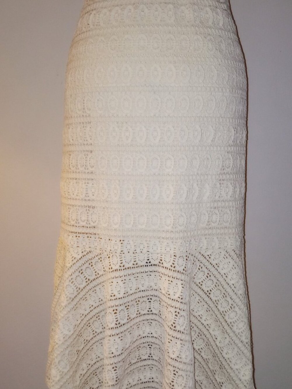 Seconds cream skirt with lace and a ruffle, size S (small)